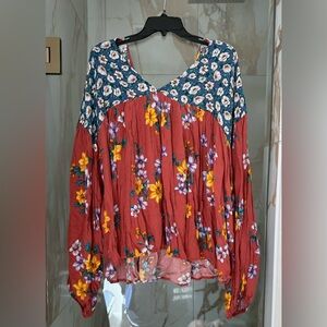Flowy floral long sleeve blouse